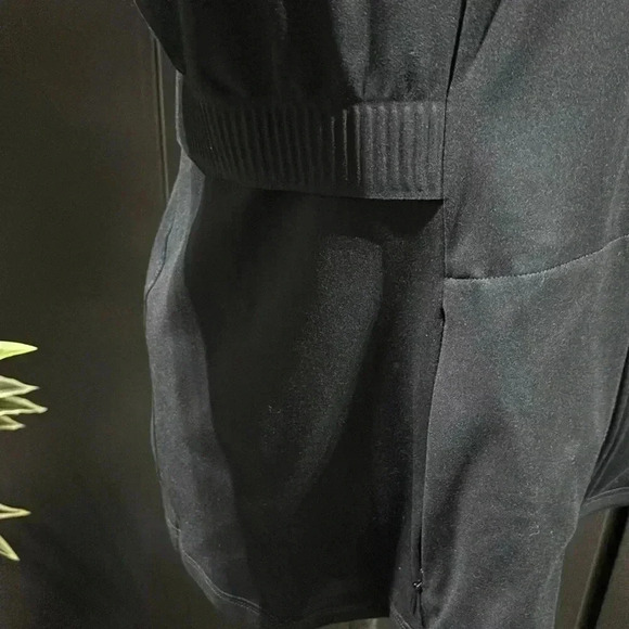 Fabletics Jacket,Hip pockets,thumb holes,hidden mesh back w/media pocket - Picture 7 of 15